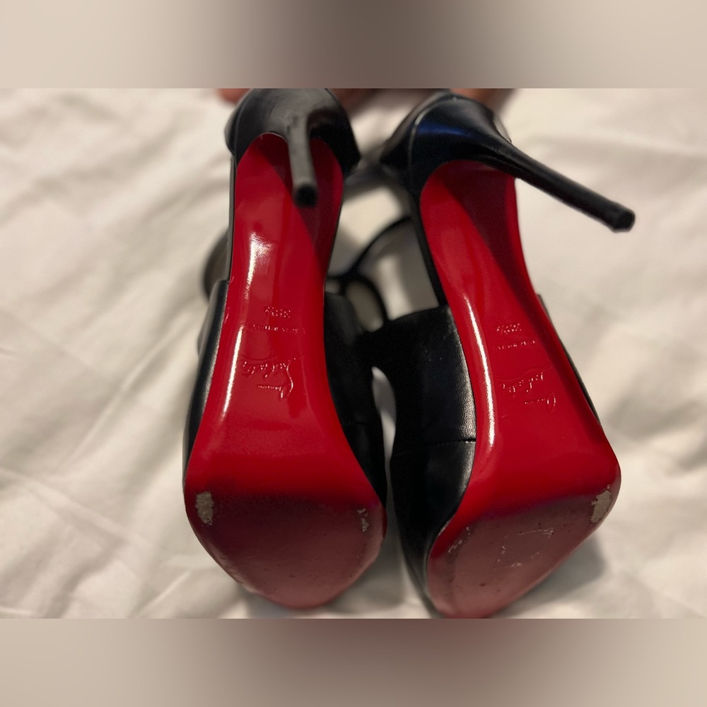 Christian Louboutin Black Leather Pumps with Signature Red Soles 39.5